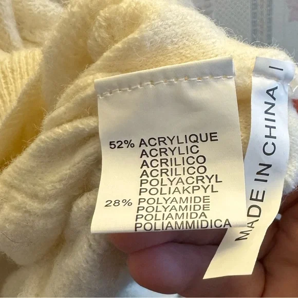 White chunky knit cardigan with buttons. Large flowy sleeves - Picture 8 of 9